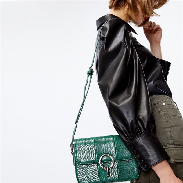 2020 summer temperament texture ring small square bag fashion casual shoulder messenger bag female leather handbags
2020 summer temperament texture ring small square bag fashion casual shoulder messenger bag female leather handbags