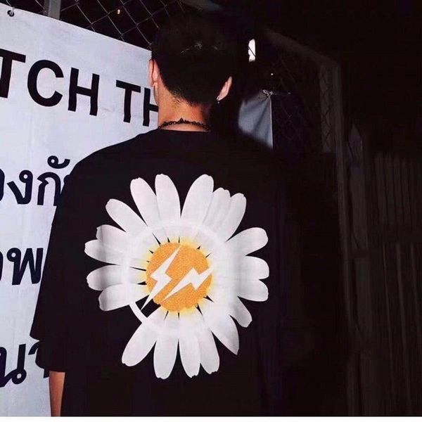 t-shirt g-dragon little daisy t-shirt summer spring men and women hip-hop round neck print top, White;black
t-shirt g-dragon little daisy t-shirt summer spring men and women hip-hop round neck print top, White;black