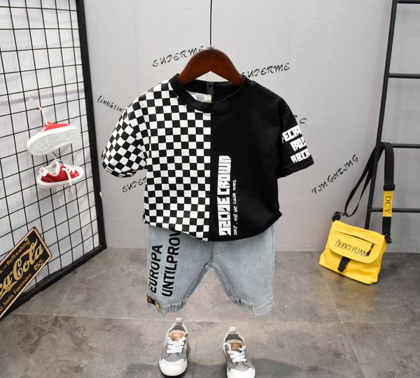 2pcs wlg boys summer clothing set kids boy plaid patchwork t shirt and letter denim short set children casual clothes t200414, White
2pcs wlg boys summer clothing set kids boy plaid patchwork t shirt and letter denim short set children casual clothes t200414, White
