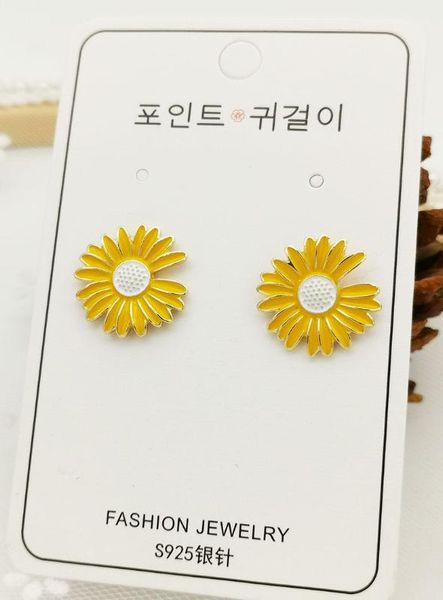 zhongvi individual daisy earrings women accessories fresh style planting resin women classic stud earrings fashion jewelry, Silver
zhongvi individual daisy earrings women accessories fresh style planting resin women classic stud earrings fashion jewelry, Silver