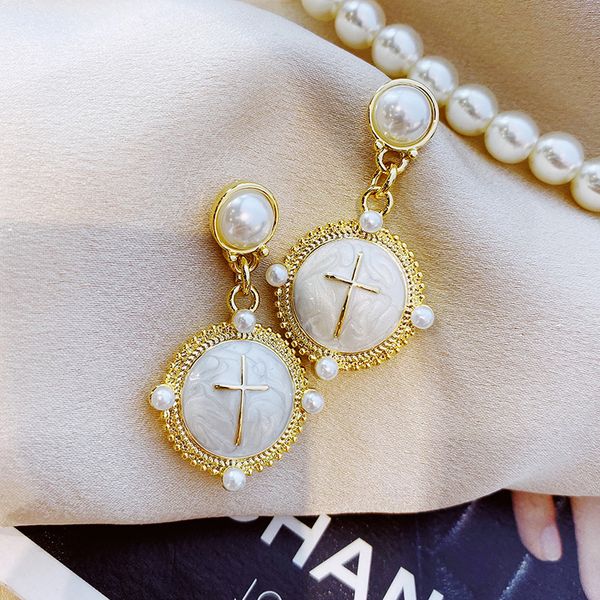 s952 fashion jewelry s925 silver needle retro baroque pearl earrings cross celebrity dangle stud earrings
s952 fashion jewelry s925 silver needle retro baroque pearl earrings cross celebrity dangle stud earrings