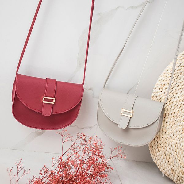 women's simple small semicircle shoulder bags fashion casual shell shape all-purpose button hasp crossbody messenger bag clutch
women's simple small semicircle shoulder bags fashion casual shell shape all-purpose button hasp crossbody messenger bag clutch