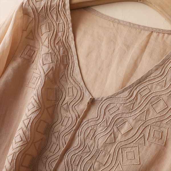design loose pure ramie seven-sleeve t-shirt artistic t-shirt embroidery embroidery v-neck thin casual linen women's top, White
design loose pure ramie seven-sleeve t-shirt artistic t-shirt embroidery embroidery v-neck thin casual linen women's top, White