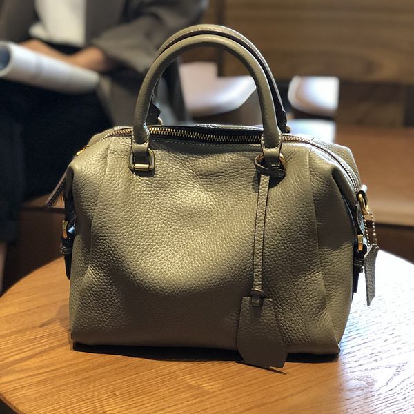 spring 2019 new leather women's bag fashion first layer leather bag portable women's
spring 2019 new leather women's bag fashion first layer leather bag portable women's