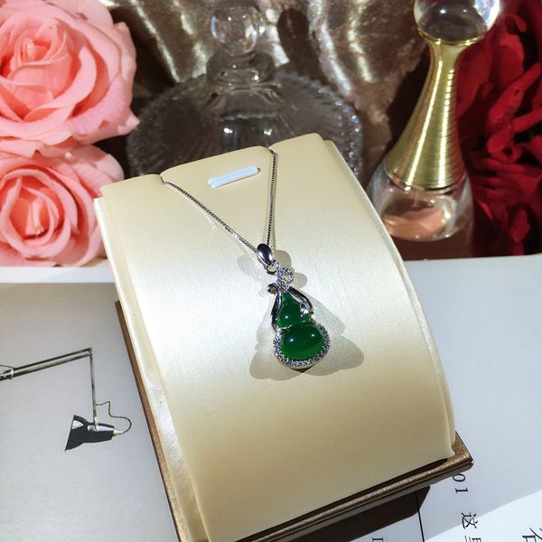 quality designer women jewelry fashion designer green gourd shape pendant trendy true 925 sterling silver necklace for women
quality designer women jewelry fashion designer green gourd shape pendant trendy true 925 sterling silver necklace for women