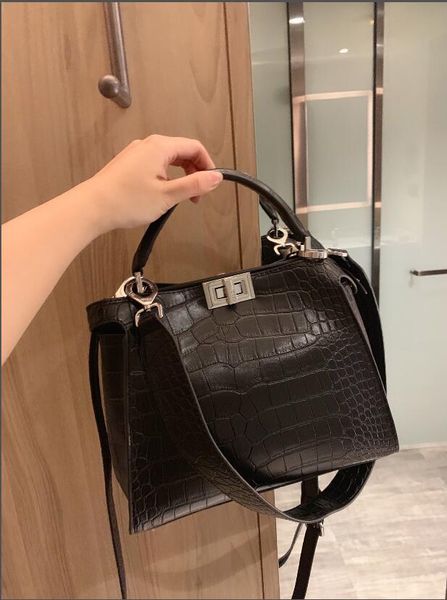 2020 популярные дамы новый классический дикий моды простые женская сумка сумка женская сумка бумажник горячей продажи бумажник рюкзак
2020 популярные дамы новый классический дикий моды простые женская сумка сумка женская сумка бумажник горячей продажи бумажник рюкзак