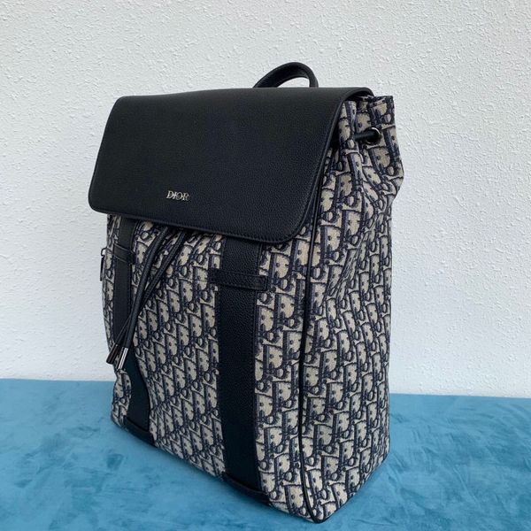 classic backpacks 7a high-end custom quality handbag with drawstring seal business casual style and long shoulder strap
classic backpacks 7a high-end custom quality handbag with drawstring seal business casual style and long shoulder strap