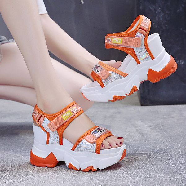 2020 лето женщины сандалии черный танкетке кроссовки лето peep toe высокие каблуки платформы моды шлепанцы толстым дном сандалии, Black
2020 лето женщины сандалии черный танкетке кроссовки лето peep toe высокие каблуки платформы моды шлепанцы толстым дном сандалии, Black