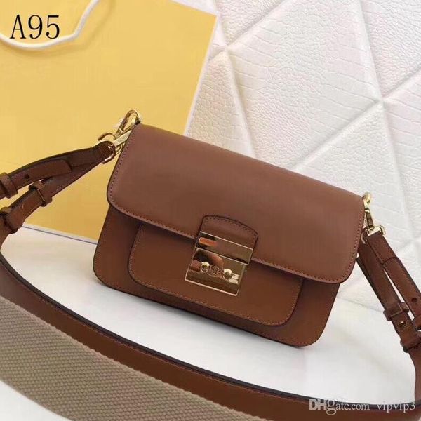 2018 new retro shoulder bag, leather fashion wide shoulder strap small square bag, postage
2018 new retro shoulder bag, leather fashion wide shoulder strap small square bag, postage