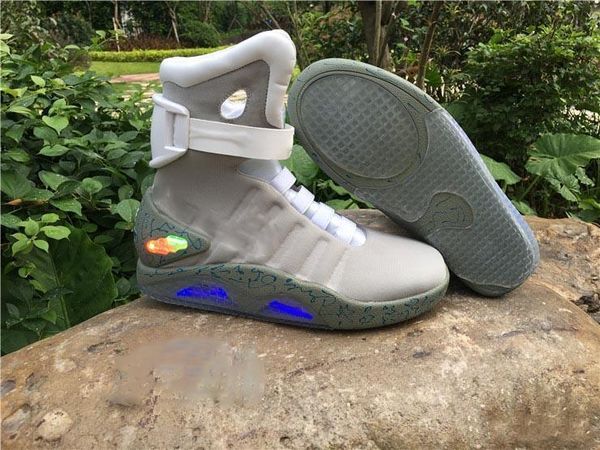 2020 designer air mag back to the future fashion brand sneakers mens women luxury running shoes led lighting outdoor trainers with box
2020 designer air mag back to the future fashion brand sneakers mens women luxury running shoes led lighting outdoor trainers with box