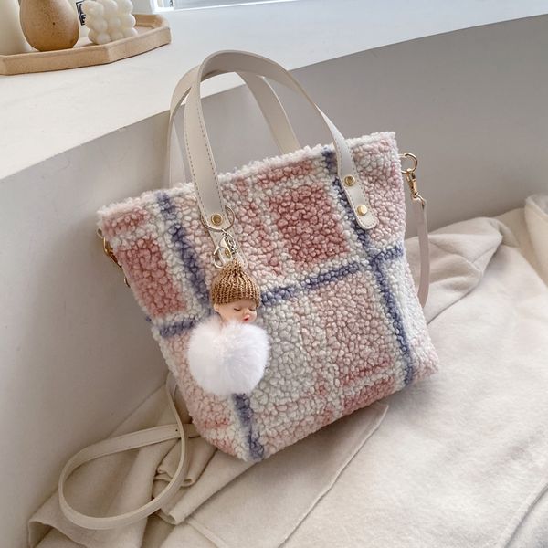 new winter handbag faux fur luxury new ladies big tote bag women designer hair ball shoulder messenger bags bolsos mujer sac
new winter handbag faux fur luxury new ladies big tote bag women designer hair ball shoulder messenger bags bolsos mujer sac