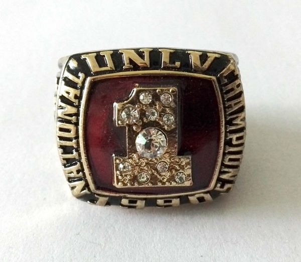 1990 unlv повстанцы (листья) национальный чемпионат по баскетболу колледжа мужские кольца вентилятора рекламных подарков сувениры сплава кол, Golden;silver
1990 unlv повстанцы (листья) национальный чемпионат по баскетболу колледжа мужские кольца вентилятора рекламных подарков сувениры сплава кол, Golden;silver