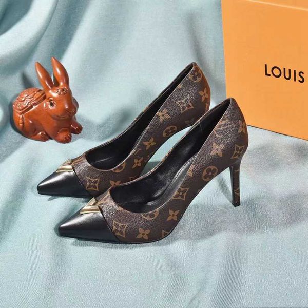2020 designer s luxury louis vuitton women shoes ladies high heels lv casual business shoes banquet shoes a25, Blue;gray
2020 designer s luxury louis vuitton women shoes ladies high heels lv casual business shoes banquet shoes a25, Blue;gray