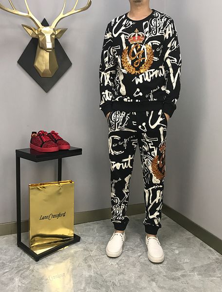 Роскошный спортивный костюм 2019 New Mens Designer Спортивные костюмы Вышивка с капюшоном
Роскошный спортивный костюм 2019 New Mens Designer Спортивные костюмы Вышивка с капюшоном