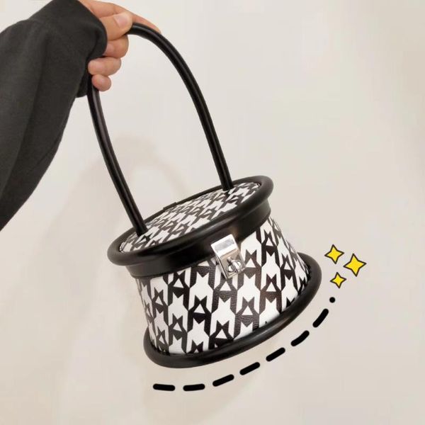 handle women's handbags print plaid leather solid totes bags irregular bucket bags purse
handle women's handbags print plaid leather solid totes bags irregular bucket bags purse