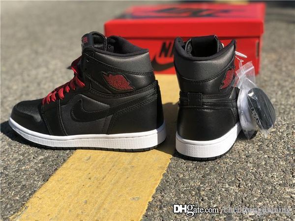 authentic air 1 black satin men basketball shoes gym red-black-white reflective retro sports sneakers 555088-060 with box
authentic air 1 black satin men basketball shoes gym red-black-white reflective retro sports sneakers 555088-060 with box