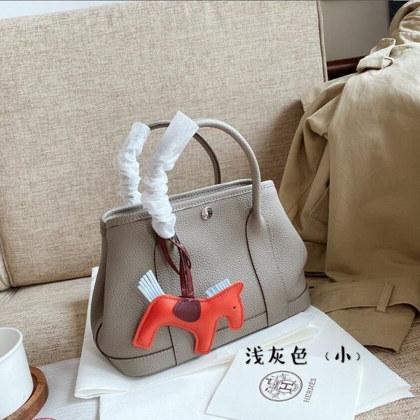 fashion classic sales 2020 women's handbag shoulder satchel pendant 9 colors
fashion classic sales 2020 women's handbag shoulder satchel pendant 9 colors