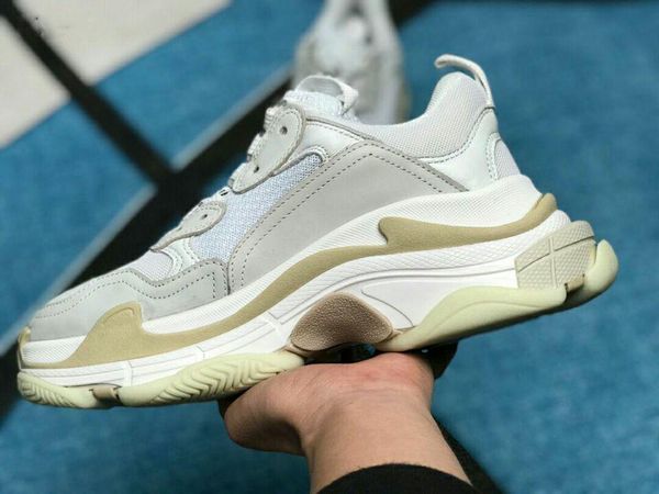 2018 мульти престижное тройной s дизайнер низкая новое прибытие sneaker комбинация подошвы ботинок мужчины женщины бегун лучшие качества спо, Black
2018 мульти престижное тройной s дизайнер низкая новое прибытие sneaker комбинация подошвы ботинок мужчины женщины бегун лучшие качества спо, Black