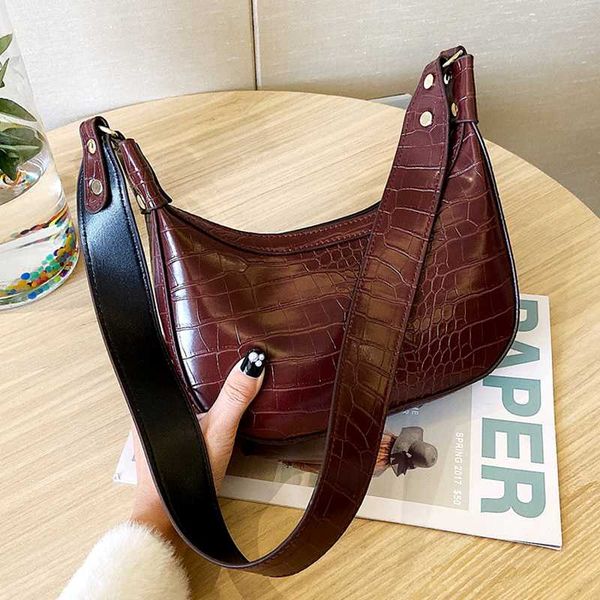 aliwood new style vintage women shoulder bags quality alligator crocodile leather half moon hobos bags simple wild armpit
aliwood new style vintage women shoulder bags quality alligator crocodile leather half moon hobos bags simple wild armpit
