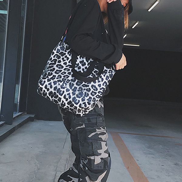 canvas messenger printing leopard shopping bag crossbody bag handle bags bolsos mujer de marca famosa 2019
canvas messenger printing leopard shopping bag crossbody bag handle bags bolsos mujer de marca famosa 2019