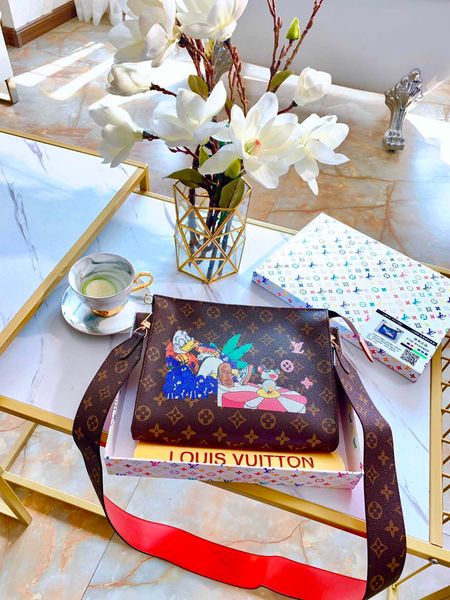 ladies bag 2019 new cartoon duck ladies wash bag one pack home handbag size26*20 whatsyan04
ladies bag 2019 new cartoon duck ladies wash bag one pack home handbag size26*20 whatsyan04