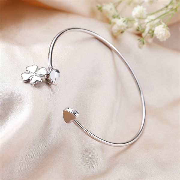 manufacturer wholesale s925 sterling silver fashion heart shape lucky clover bracelet japanese and korean simple opening bracelet for women, Black
manufacturer wholesale s925 sterling silver fashion heart shape lucky clover bracelet japanese and korean simple opening bracelet for women, Black
