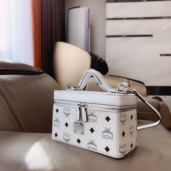 luxury cosmetic box genuine leather designer handbag box super practical and joker chain handbag letter printed with box 20031003t
luxury cosmetic box genuine leather designer handbag box super practical and joker chain handbag letter printed with box 20031003t
