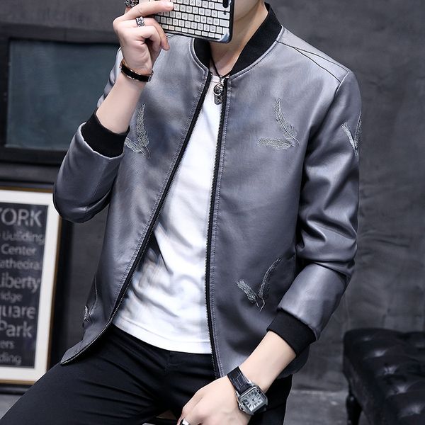 2018 года осень мужской кожаного пальто мужской вышивка стенд воротник slim fit pu кожаная куртка молодежи повседневной весна одежда outer, Black
2018 года осень мужской кожаного пальто мужской вышивка стенд воротник slim fit pu кожаная куртка молодежи повседневной весна одежда outer, Black