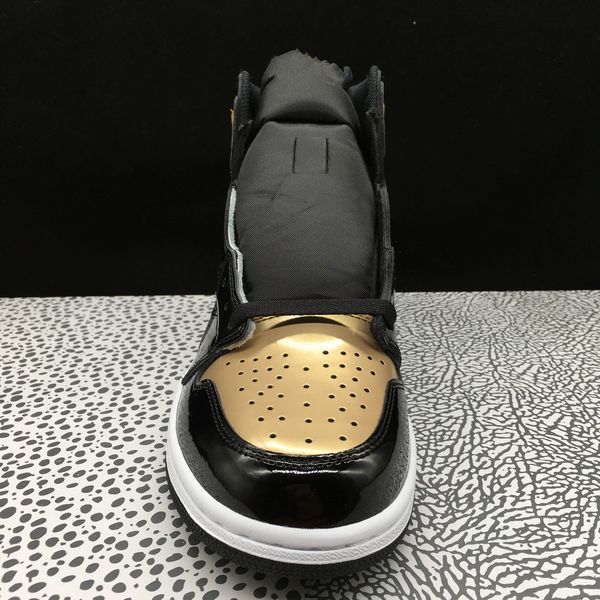 wholesale 1 og high gold white black red men basketball shoes sports sneakers trainers outdoor size 8-13
wholesale 1 og high gold white black red men basketball shoes sports sneakers trainers outdoor size 8-13