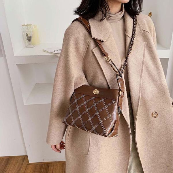 woman shoulder bags autumn and winter new style messenger bag fashion popular handle bag chain wild crossbody bolsas
woman shoulder bags autumn and winter new style messenger bag fashion popular handle bag chain wild crossbody bolsas