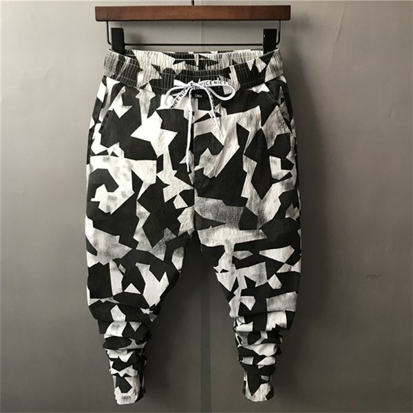 2018 new black and white camouflage men's slim pencil harem pants south korea all match youth casual trousers ankle-length thin
2018 new black and white camouflage men's slim pencil harem pants south korea all match youth casual trousers ankle-length thin