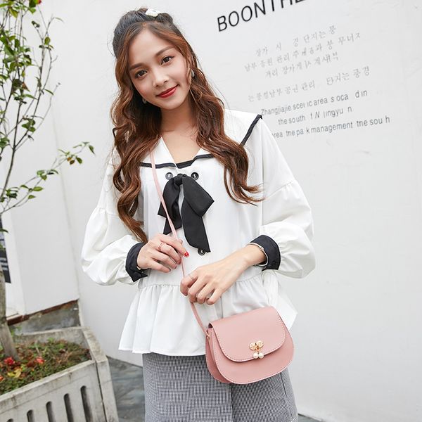 2020 new ladies shoulder bag pearl pendant saddle bag fashion casual mobile phone small women's crossbody
2020 new ladies shoulder bag pearl pendant saddle bag fashion casual mobile phone small women's crossbody