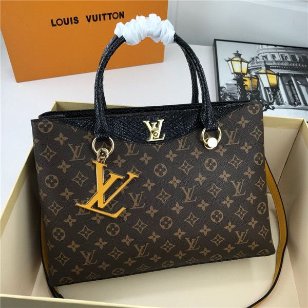 friend 2020 women sell like cakes portable chain single-shoulder bag chain single-shoulder bag handbag size:35*26*14cm
friend 2020 women sell like cakes portable chain single-shoulder bag chain single-shoulder bag handbag size:35*26*14cm
