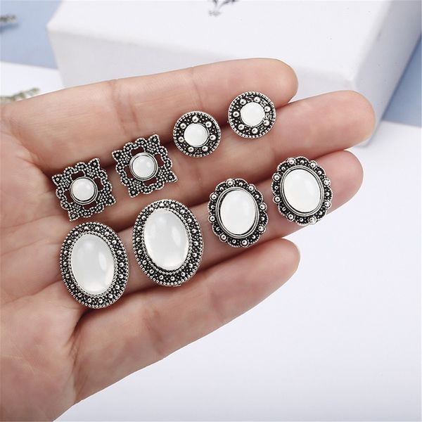 4 pcs/sets new 2020 vintage geometric transparent crystal earrings for women retro oval stud earrings female jewelry accessories, Golden;silver
4 pcs/sets new 2020 vintage geometric transparent crystal earrings for women retro oval stud earrings female jewelry accessories, Golden;silver