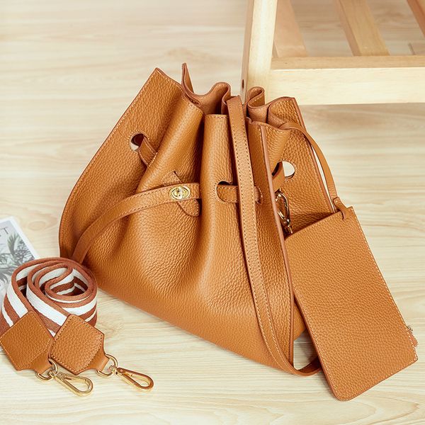 2020 новых женщин сумка моды сумки на ремне, кожа пригородные сумки дочь bucket crossbody сумки для женщин дизайнерские сумки
2020 новых женщин сумка моды сумки на ремне, кожа пригородные сумки дочь bucket crossbody сумки для женщин дизайнерские сумки