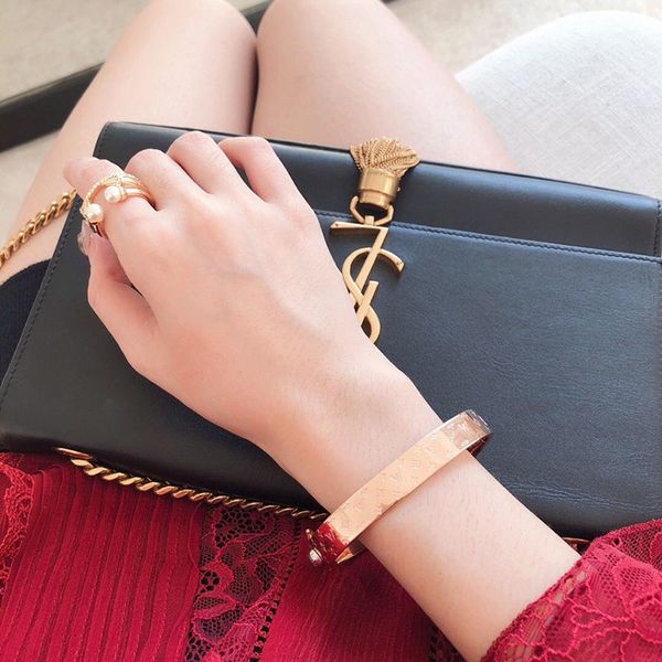 rivet bracelet luxurious gold silver jewelry l̴v carved bracelets for women men decorative pattern wristband with box 45, Black
rivet bracelet luxurious gold silver jewelry l̴v carved bracelets for women men decorative pattern wristband with box 45, Black