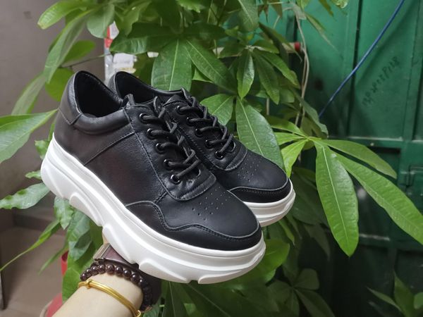 new winter designer shoe fashionable women shoes lace up platform oversized sole sneakers white black casual shoes size 35-40 factory d
new winter designer shoe fashionable women shoes lace up platform oversized sole sneakers white black casual shoes size 35-40 factory d