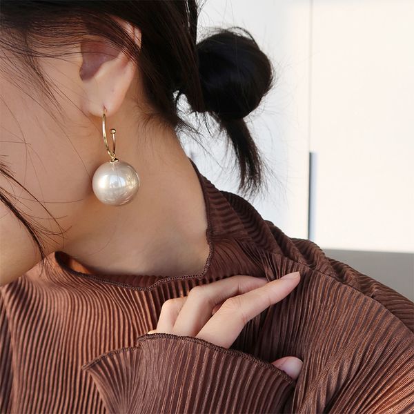 элегантный большой имитация pearl серьги падения vintage fashion gold ссылка hook мотаться серьги себе большой шар серьги женщин партии, Silver
элегантный большой имитация pearl серьги падения vintage fashion gold ссылка hook мотаться серьги себе большой шар серьги женщин партии, Silver