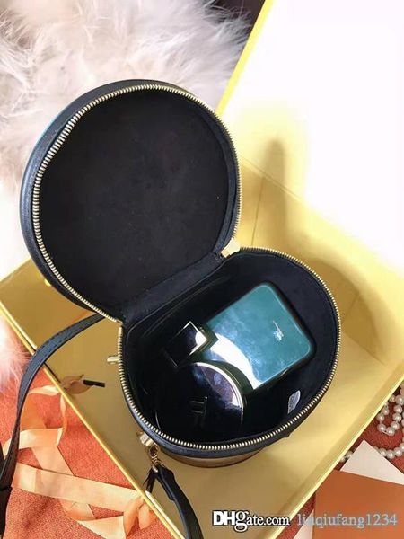 vintage presbyopic circular box of portable light female luxury package bucket hisbucket women handbags messenger bags the designer handbags
vintage presbyopic circular box of portable light female luxury package bucket hisbucket women handbags messenger bags the designer handbags