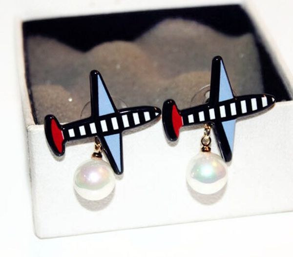 very cute new ins fashion luxury designer lovely airplane pearl stud earrings for woman girls, Golden;silver
very cute new ins fashion luxury designer lovely airplane pearl stud earrings for woman girls, Golden;silver