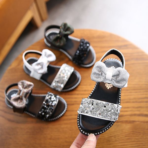 new 2020 children kids baby beach flat sandals shoes summer girls sandals fashion bowknot glitter princess girls shoes t200430, Black;red
new 2020 children kids baby beach flat sandals shoes summer girls sandals fashion bowknot glitter princess girls shoes t200430, Black;red