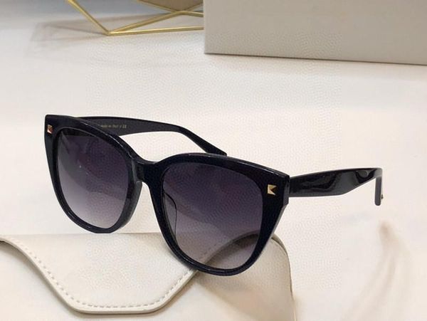 4040 popular brand designer sunglasses fashion cat eye frame sun glasses set with diamonds and rivets design eyewear come with case, White;black
4040 popular brand designer sunglasses fashion cat eye frame sun glasses set with diamonds and rivets design eyewear come with case, White;black