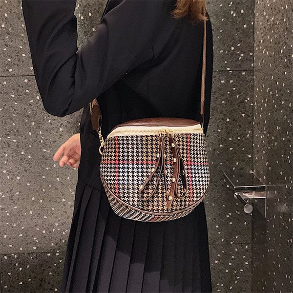 designer handbag fashion woolen shell messenger bag women semicircle wide band zipper crossbody bag money phone dumpling bag 1
designer handbag fashion woolen shell messenger bag women semicircle wide band zipper crossbody bag money phone dumpling bag 1