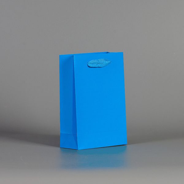 blue paper bag gift packaging logo printing spot can be used for clothing, anniversary celebration, festivals, advertising promotions, etc
blue paper bag gift packaging logo printing spot can be used for clothing, anniversary celebration, festivals, advertising promotions, etc