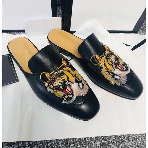 2020superior quality leather men soft cowhide lazy luxury designer leather bottom metal buckle mules princetown classic slippers, Black
2020superior quality leather men soft cowhide lazy luxury designer leather bottom metal buckle mules princetown classic slippers, Black