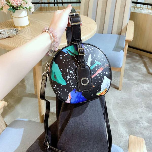 2020 fashion designer graffiti single shoulder bag women fashion luxury messenger bag letter round cake bags with gift box
2020 fashion designer graffiti single shoulder bag women fashion luxury messenger bag letter round cake bags with gift box