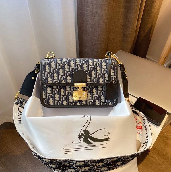 fashion vintage handbags women bags wallets for women leather chain bag crossbody and shoulder bags -08450, Black
fashion vintage handbags women bags wallets for women leather chain bag crossbody and shoulder bags -08450, Black