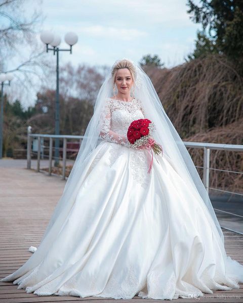 new designer white ball gown wedding dresses jewel neck long sleeves lace applique sweep train wedding dress bridal gowns vestidos de noiva
new designer white ball gown wedding dresses jewel neck long sleeves lace applique sweep train wedding dress bridal gowns vestidos de noiva