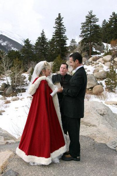 customer made red color satin bridal cloaks winter gorgeous hooded wedding dresses for bridal cape wraps wedding accessories with fur, White
customer made red color satin bridal cloaks winter gorgeous hooded wedding dresses for bridal cape wraps wedding accessories with fur, White