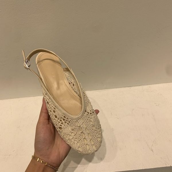 2020 korea dongdaemun flat bottom baotou slippers female breathable lace hollow fairy wear sandals, Black
2020 korea dongdaemun flat bottom baotou slippers female breathable lace hollow fairy wear sandals, Black